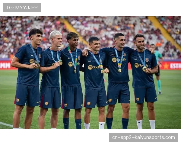 巴萨训练课对外开放，佩德里参加全部合练