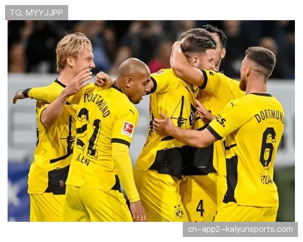 特写：老将罗伊斯替补登场，威斯特法伦响起经久掌声